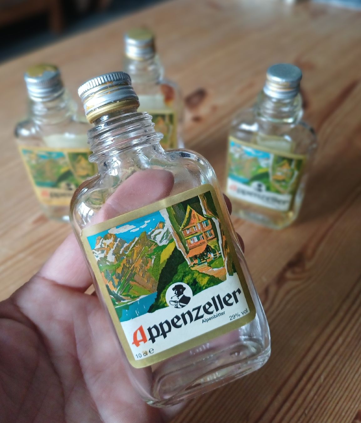 Bottiglie: Appenzeller Alte Flaschen – Usato da Domat-ems venduto da Gr8wood 1
