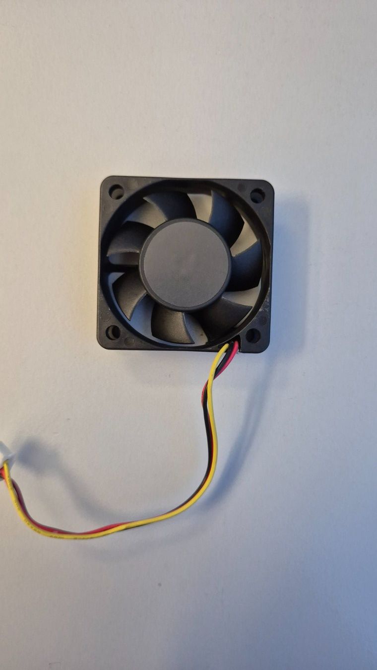 Componenti elettronici: Sunon DC 12V Fan 0.8W – Usato da Büron venduto da Restposte