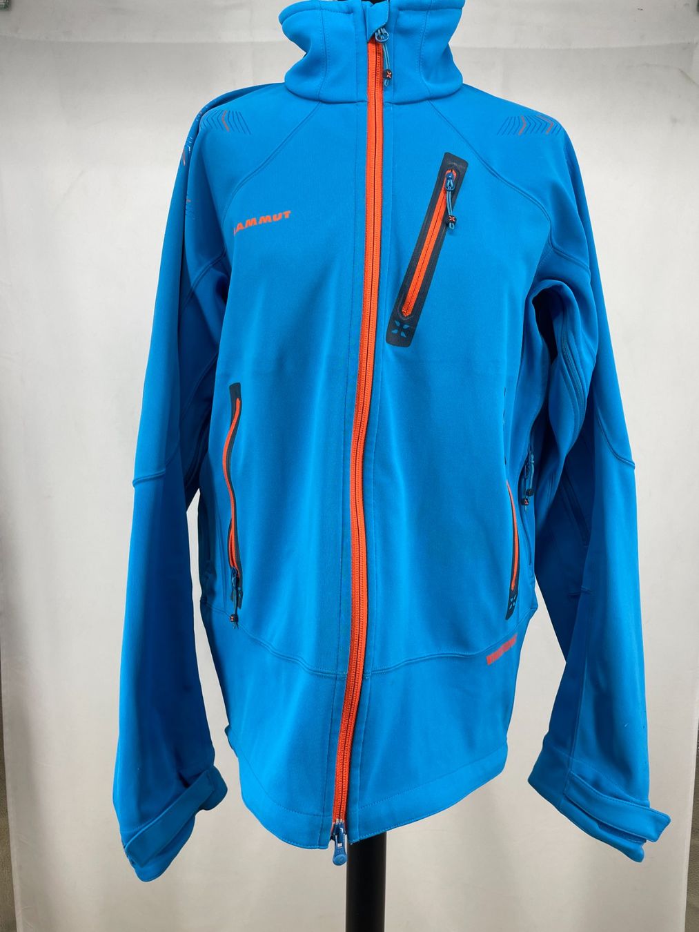 Mammut Jacken: MAMMUT Eiger Extreme coupe-vent bleu Taille L – Gebraucht aus Lausanne von PlusValue_Lausanne