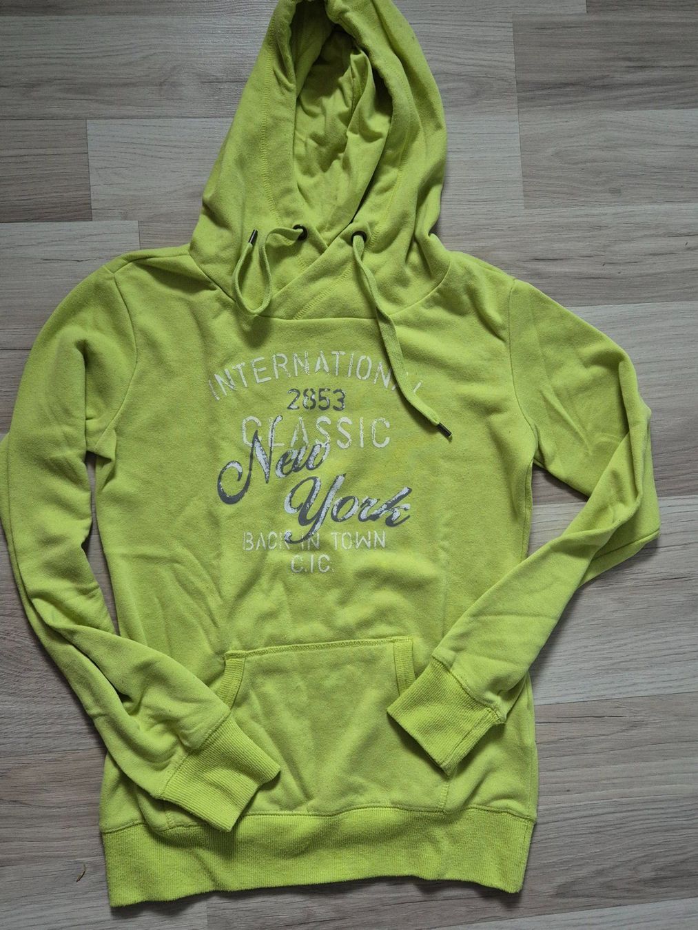 Lotti & Set di vestiti: 2 er Set Jeanshose und Kapuzenpullover Gr.XS – Usato da Abtwil SG venduto da Delfine5 4