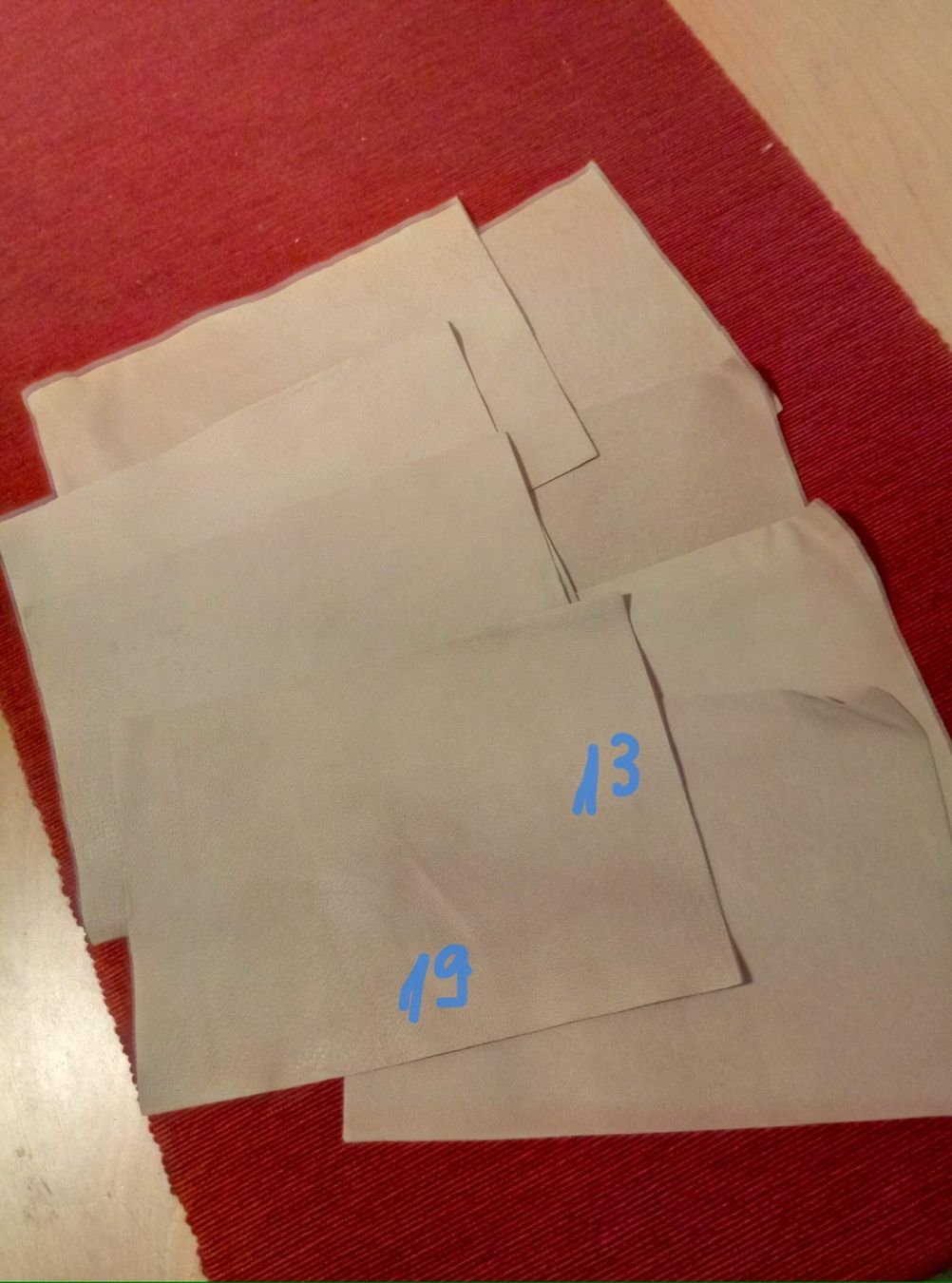 Tessuti: 500 gr de feuilles de cuir beige 1-2mm – Nuovo e nell'imballaggio originale da Genève venduto da fra_f685 1