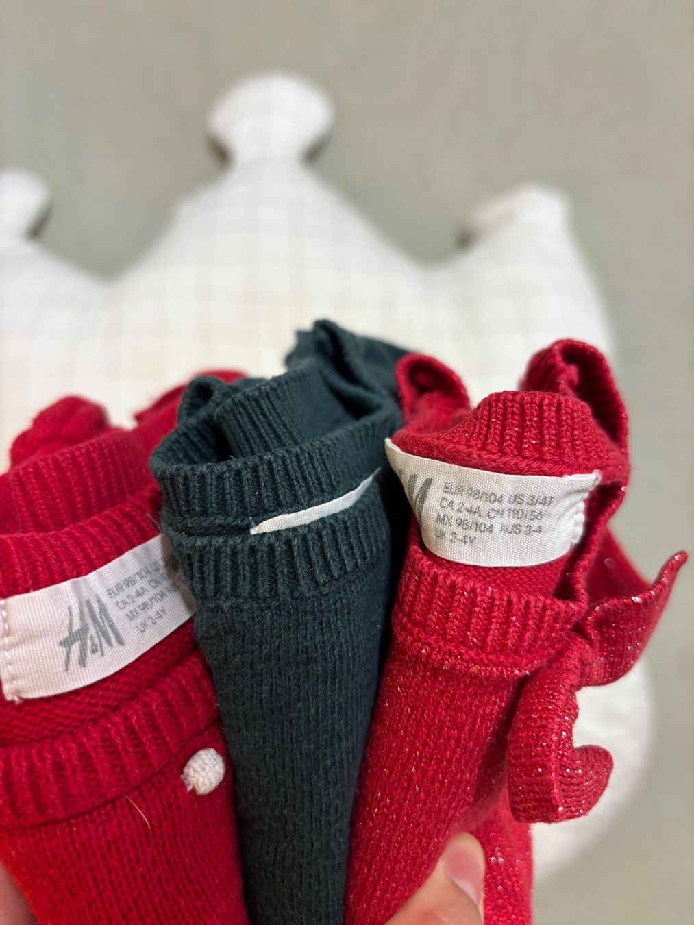 H&M Maglioni & Felpe: 3 winter pullover for girl 98-104 – Usato da Zürich venduto da S_on 1