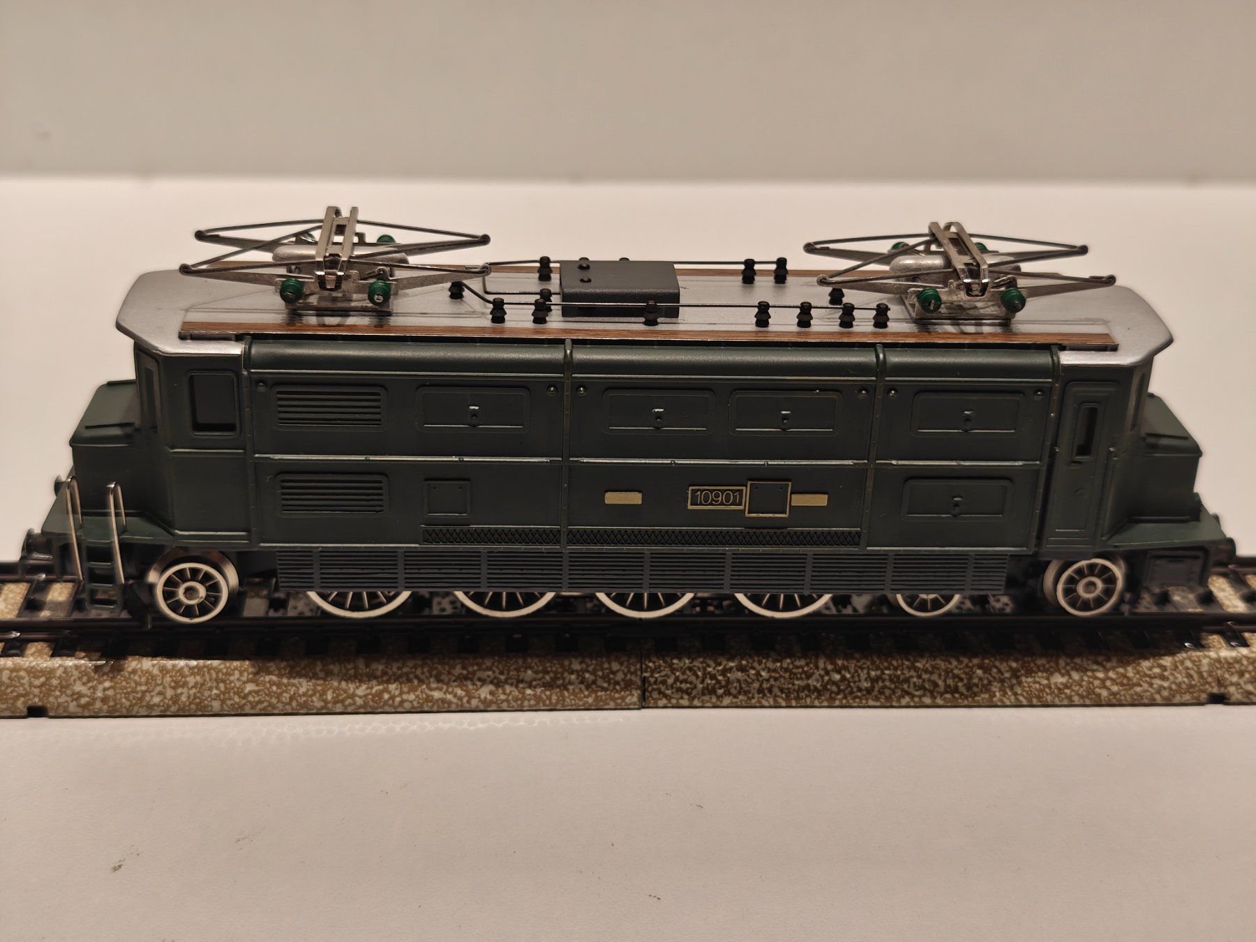 Hag Modellini di ferrovie: Hag Nr. 140 Ae 4/7 SBB – Usato da Braunau venduto da Homersimpson 5