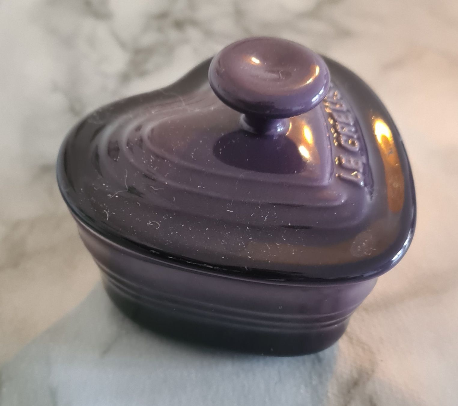 Le Creuset Töpfe: Le Creuset Herz lila mini cocotte – Gebraucht aus Winterthur von bibummi 2