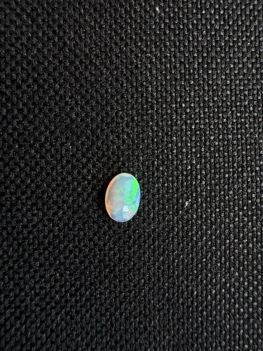 Pierres précieuses: Äthiopischer Opal 0.5ct – Neuf avec emballage d'origine à Wängi par Horus90