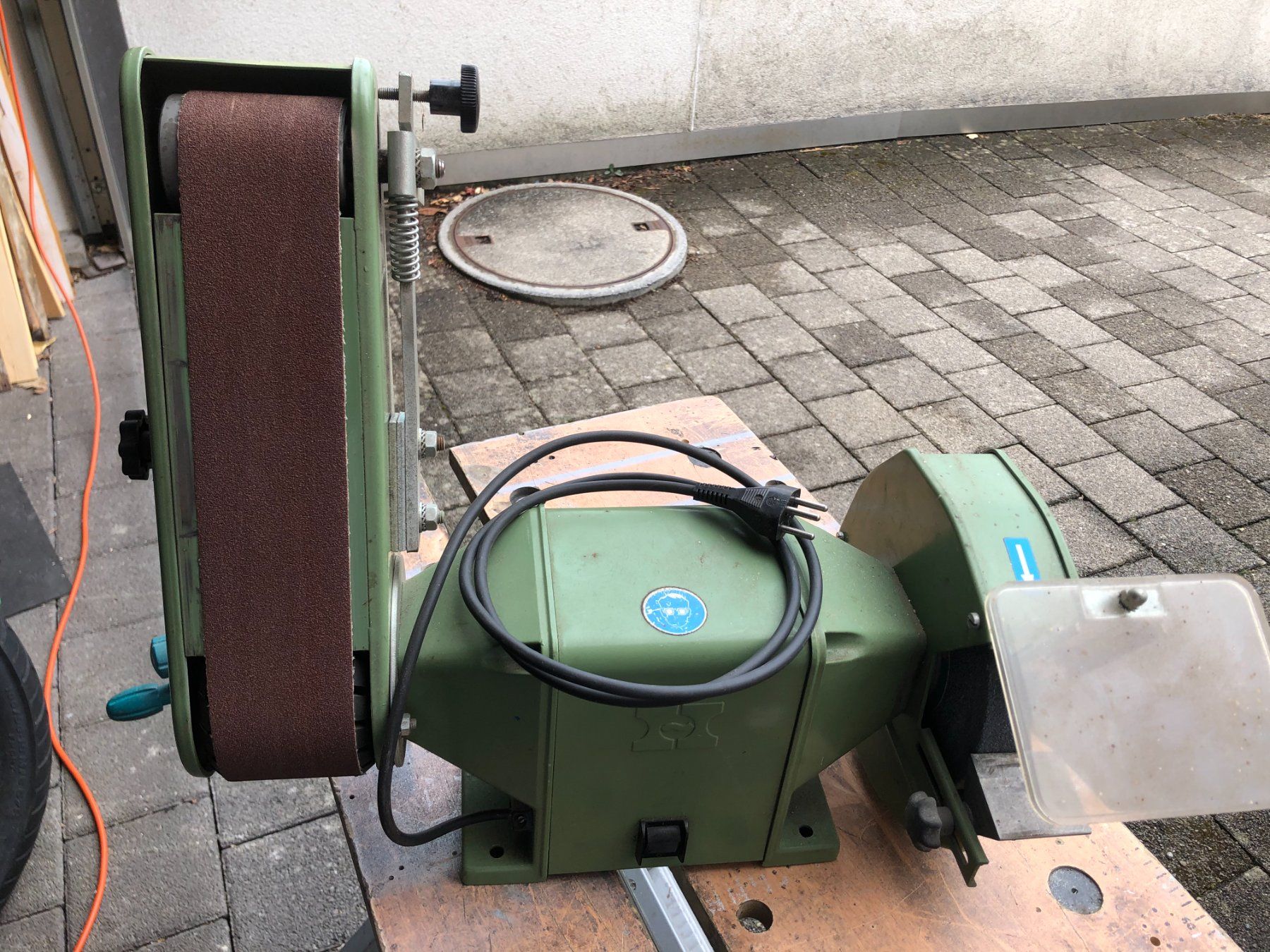 Schleifen & Polieren: Schleifmaschine – Gebraucht aus Horgen von  1