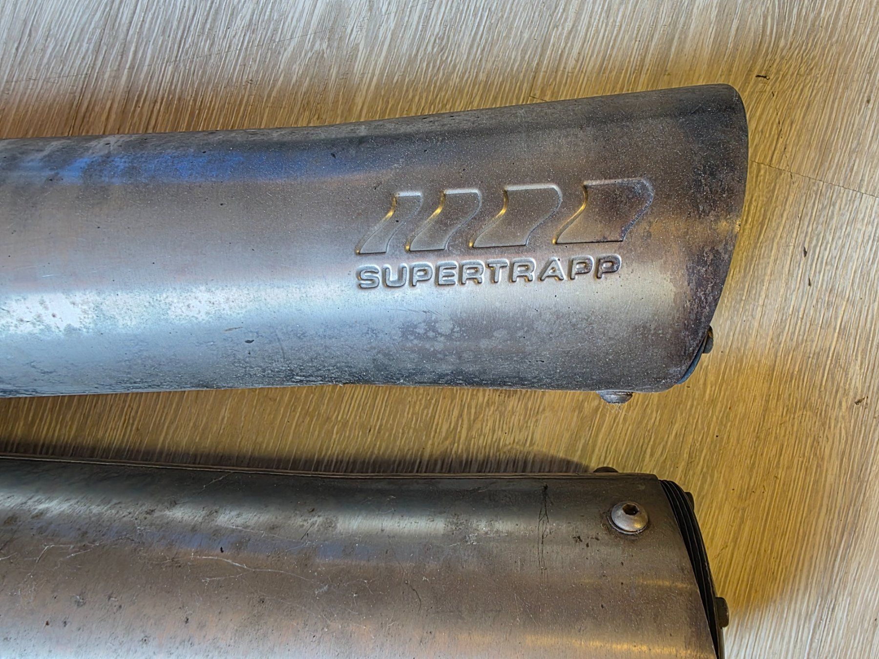 Échappements: 2 Oldtimer Töff Auspuffe Endrohr Supertrapp – D'occasion à Walterswil BE par Lonitti