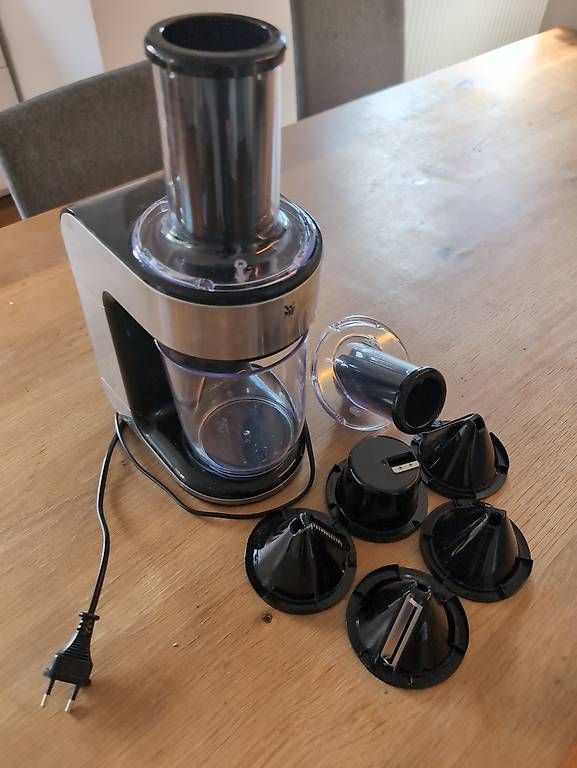 Elettrodomestici da cucina: WMF KULT Pro Spiralschneider mit 5er Multi-Schneideset – Usato da Winterthur venduto da madejackson94