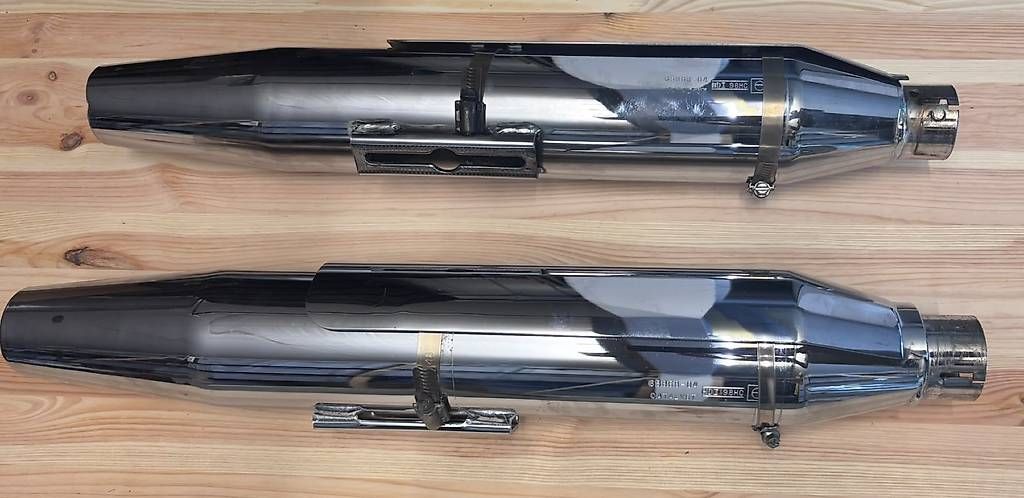 Harley-Davidson Auspuffanlagen: Original Harley-Davidson Dyna Auspuff 65868-04 – Gebraucht aus Solothurn von Jazzi12