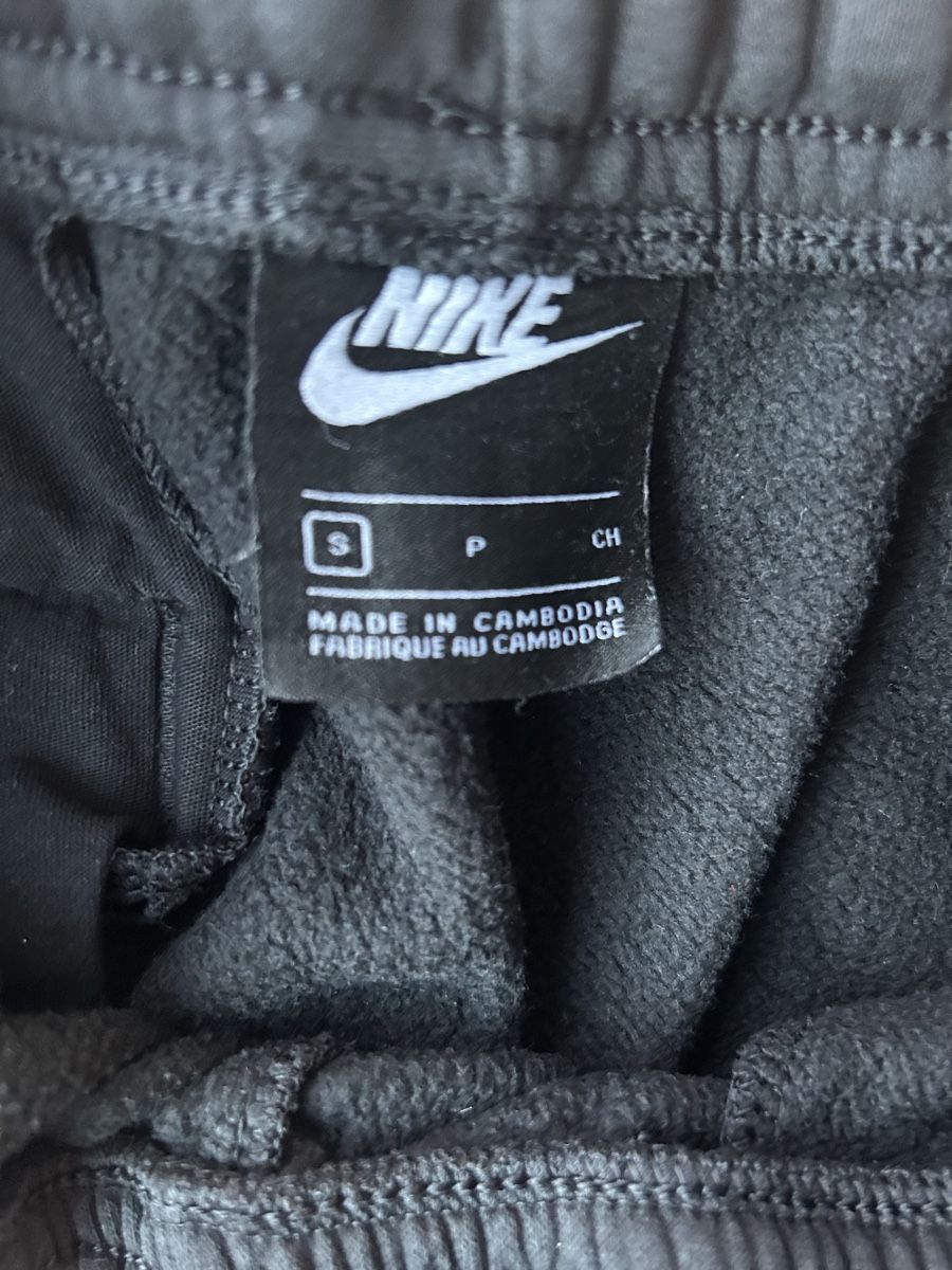 Nike Pantaloni: Pantalon Nike – Usato da Sonceboz-Sombeval venduto da Australia010 2