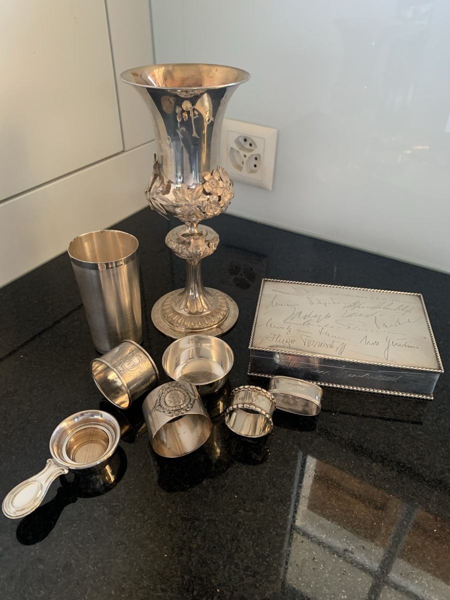 Set di piatti: Silber Becher usw.... – Usato da Zollikofen venduto da ausmisten_at_home