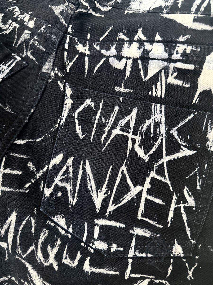 Alexander Mcqueen Jeans: ALEXANDER MCQUEEN Graffiti pants – Nuovo (secondo la descrizione) da Wermatswil venduto da Alkinoe 8