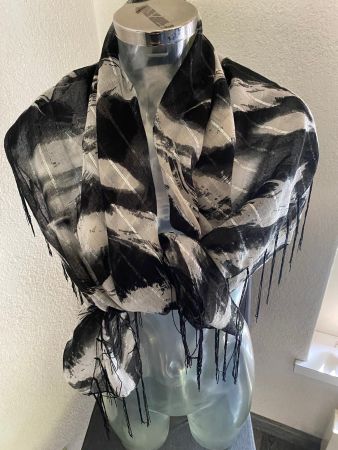 Leichtes Foulard  schwarz/weiss/silber