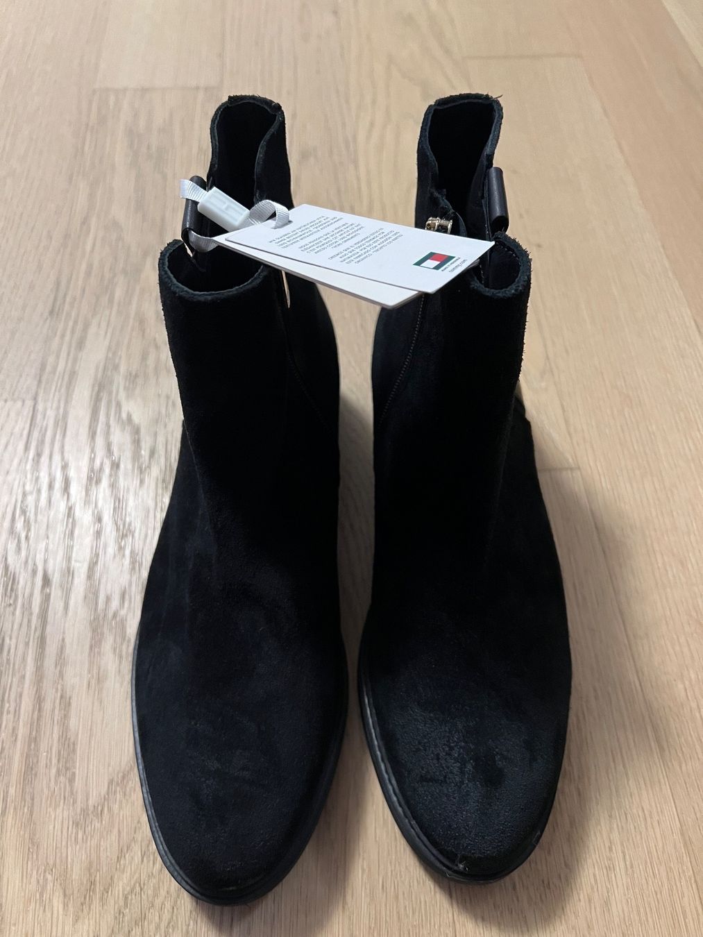 Tommy Hilfiger Scarpe da donna: Stiefeletten, Tommy Hilfiger, Grösse 40, Neu – Nuovo e nell'imballaggio originale da St. Gallen venduto da mirnes84