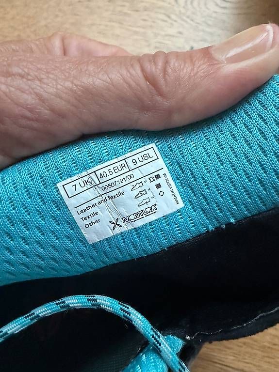 Scarpe da donna: Wanderschuhe 40,5 MONTURA – Usato da Schindellegi venduto da Poshanna 2
