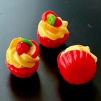 3 Cupcakes (Erdbeer/Orange) für die Puppenstube. Handarbeit.
