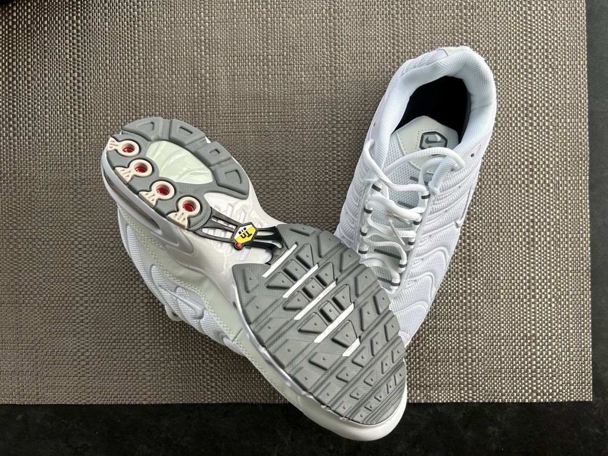 Nike Herrenschuhe: Nike Air Max Plus TN Weiß  – Neu (gemäss Beschreibung) aus Aarberg von tim_l9l9 1