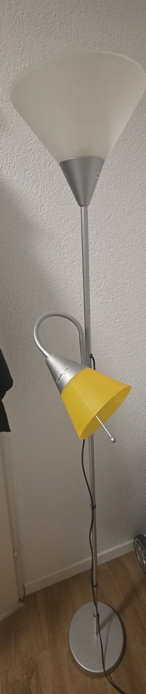 Lampen: Lampada da terra design giallo/argento – Gebraucht aus Thun von filippocarbone98