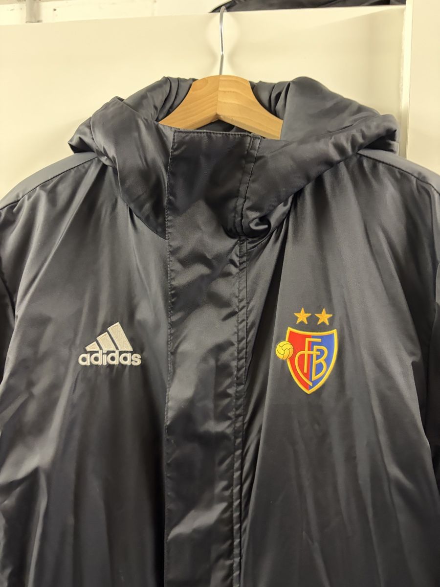 Adidas Jacken: FC Basel Adidas Stadionjacke – Defekt aus Hunzenschwil von sputnik26 1