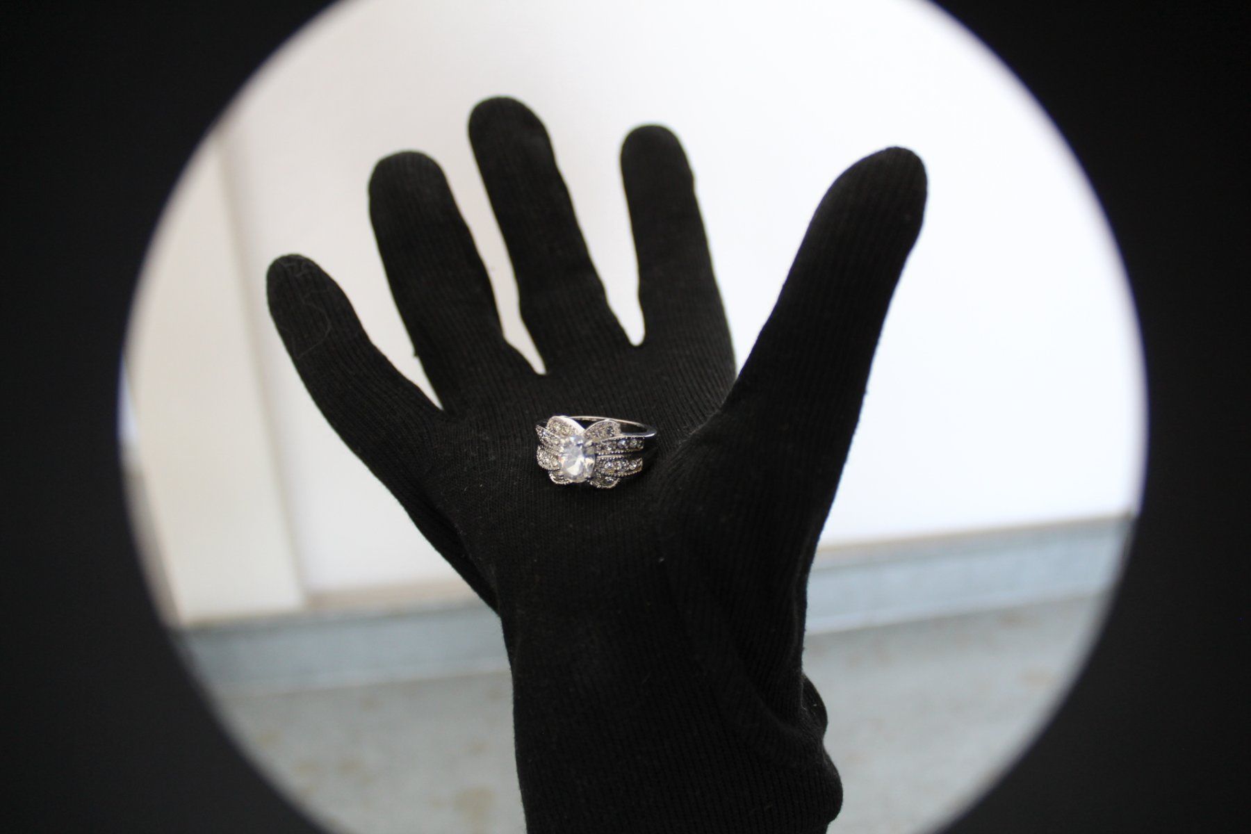 Anelli: Ring mit Strasssteine , Gr.53 - 16.9 – Usato da Locarno venduto da madame-tus-sauds 1