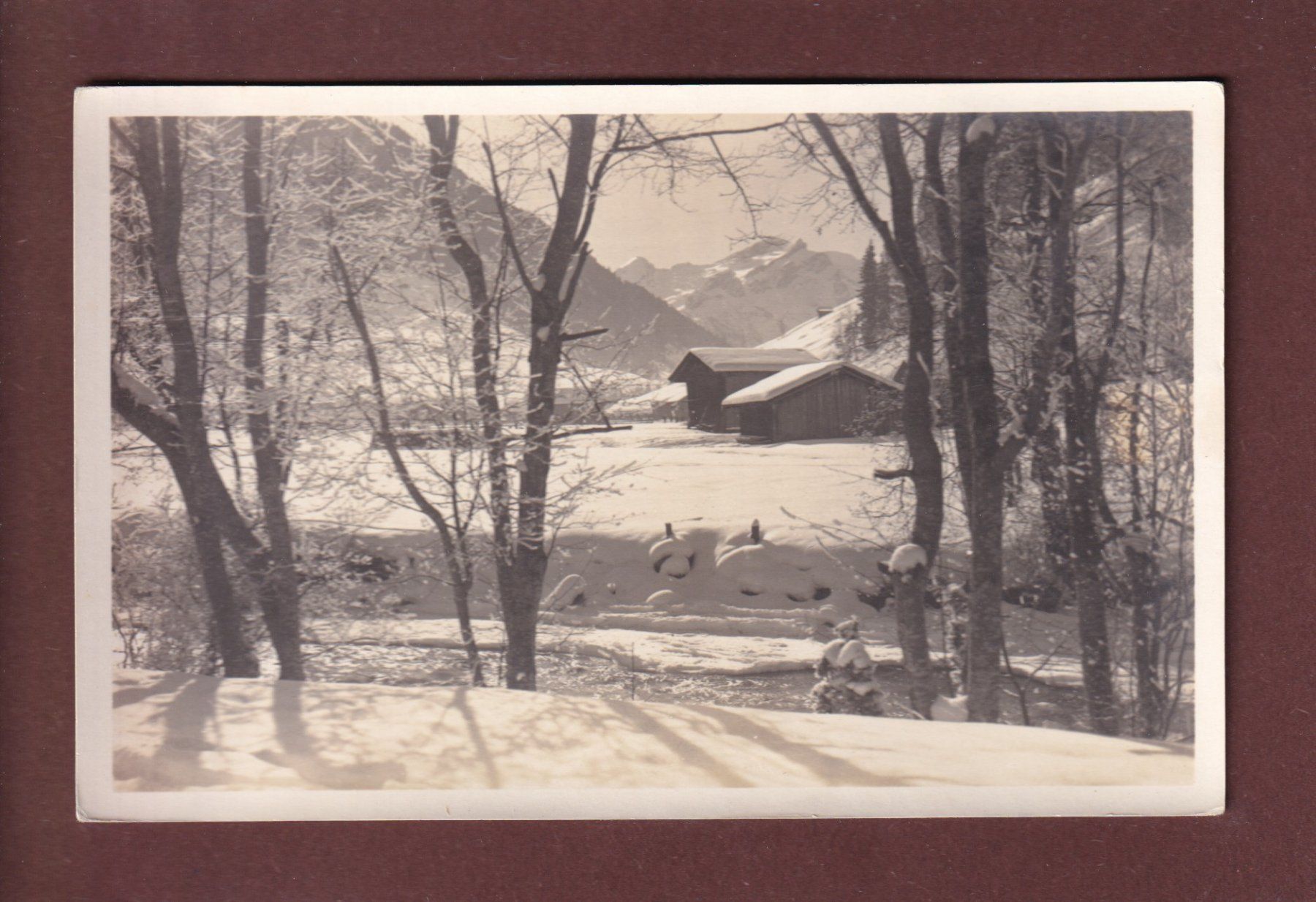 Cartoline postali: Bei GSTAAD – Usato da Pully venduto da nicecards