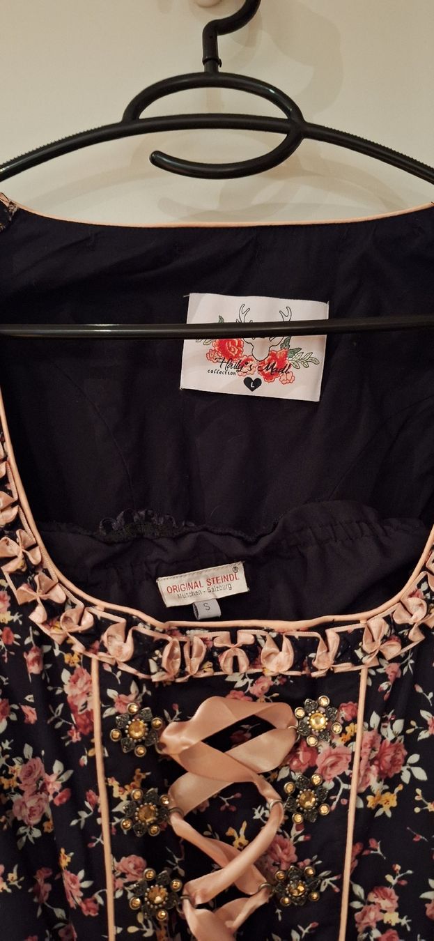 Vestiti: Dirndl schwarz geblümt Grösse L – Usato da Rüti ZH venduto da JeTre 4