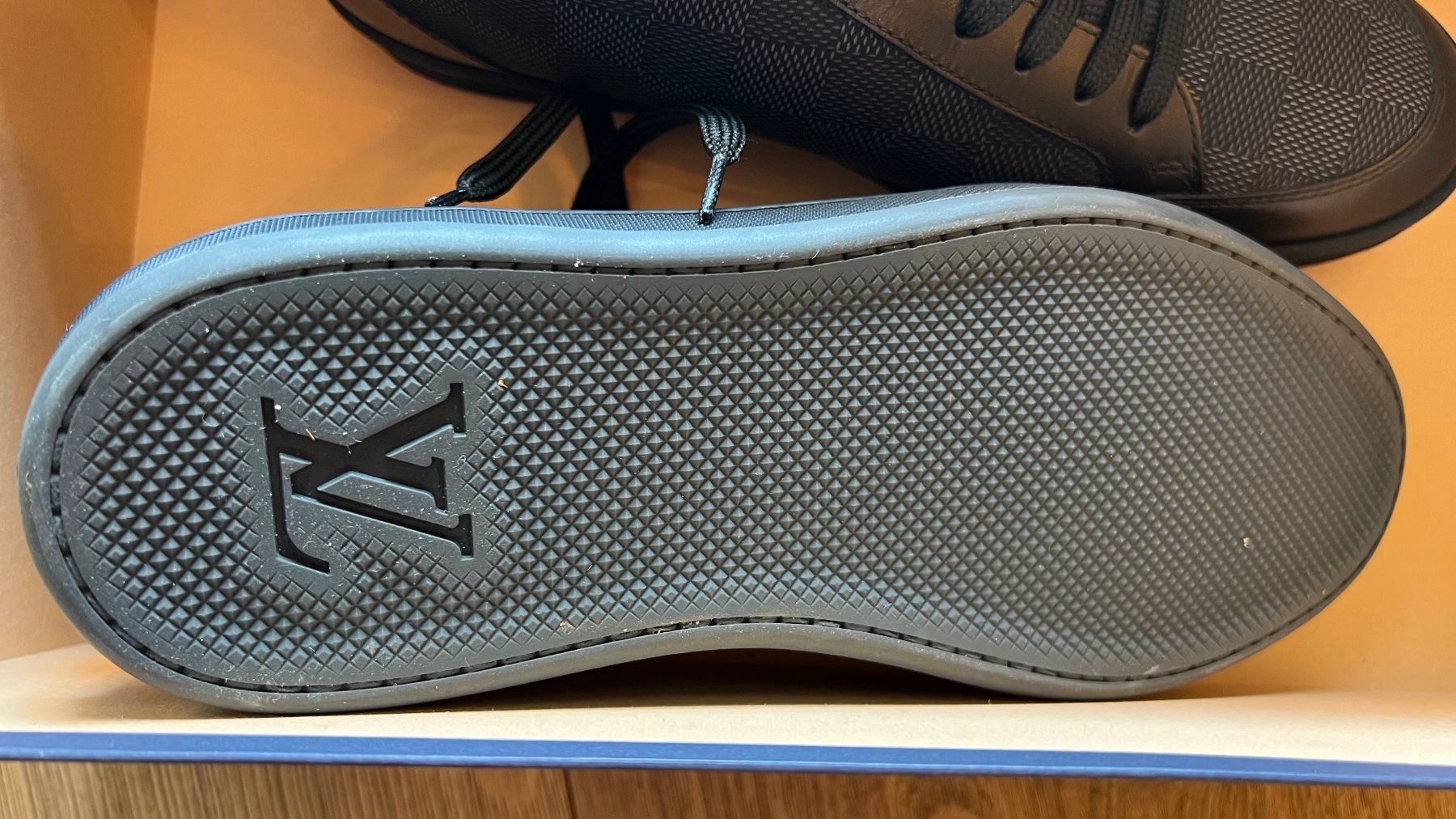 Louis Vuitton Scarpe da uomo: Louis Vuitton Sneakers noir – Nuovo (secondo la descrizione) da Wollerau venduto da Vinagoni 3