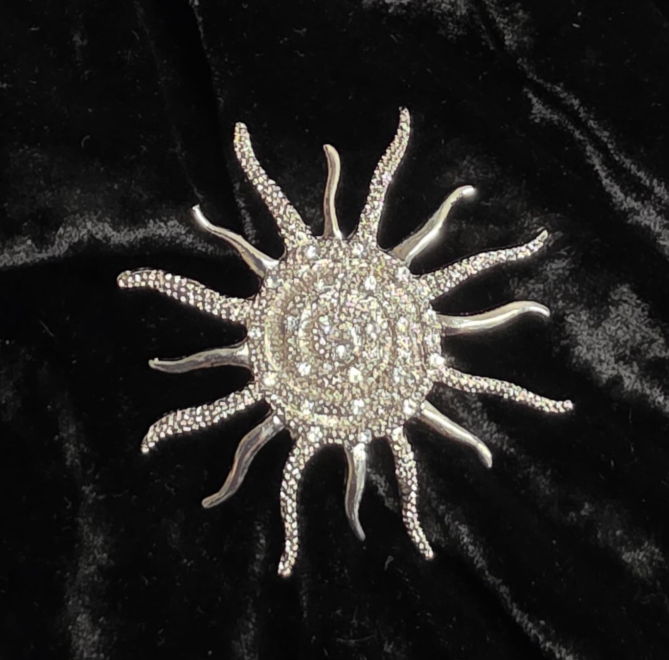 Spille & Fermagli: Silberfarbene Sonnenbrosche mit Strass - Vintage Stil – Nuovo (secondo la descrizione) da Rheinsulz venduto da Dred 2