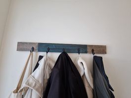 Garderobenleiste Holz blau mit 5 Haken guter Zustand
