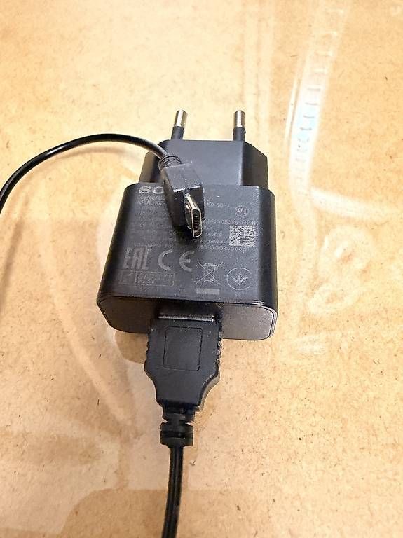 Autres accessoires: Sony Ladegerät Charger UCH 20 – D'occasion à Hitzkirch par DM_7 3