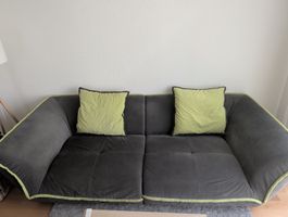Sofa grau mit Kissen gebraucht (Nichtraucher Haushalt)