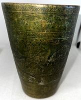 Becher mit Gravuren Messing Antik