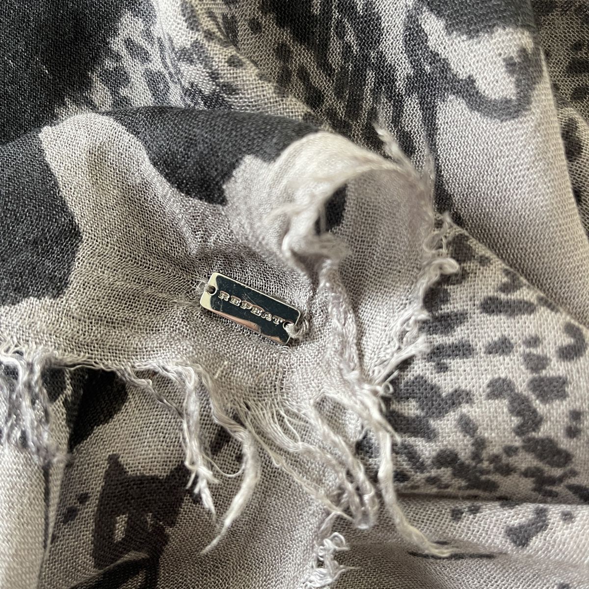 Repeat Foulard & Sciarpe: REPEAT Cashmere/Silk Scarf – Nuovo (secondo la descrizione) da Emmen venduto da Avviivva_Com2023 4