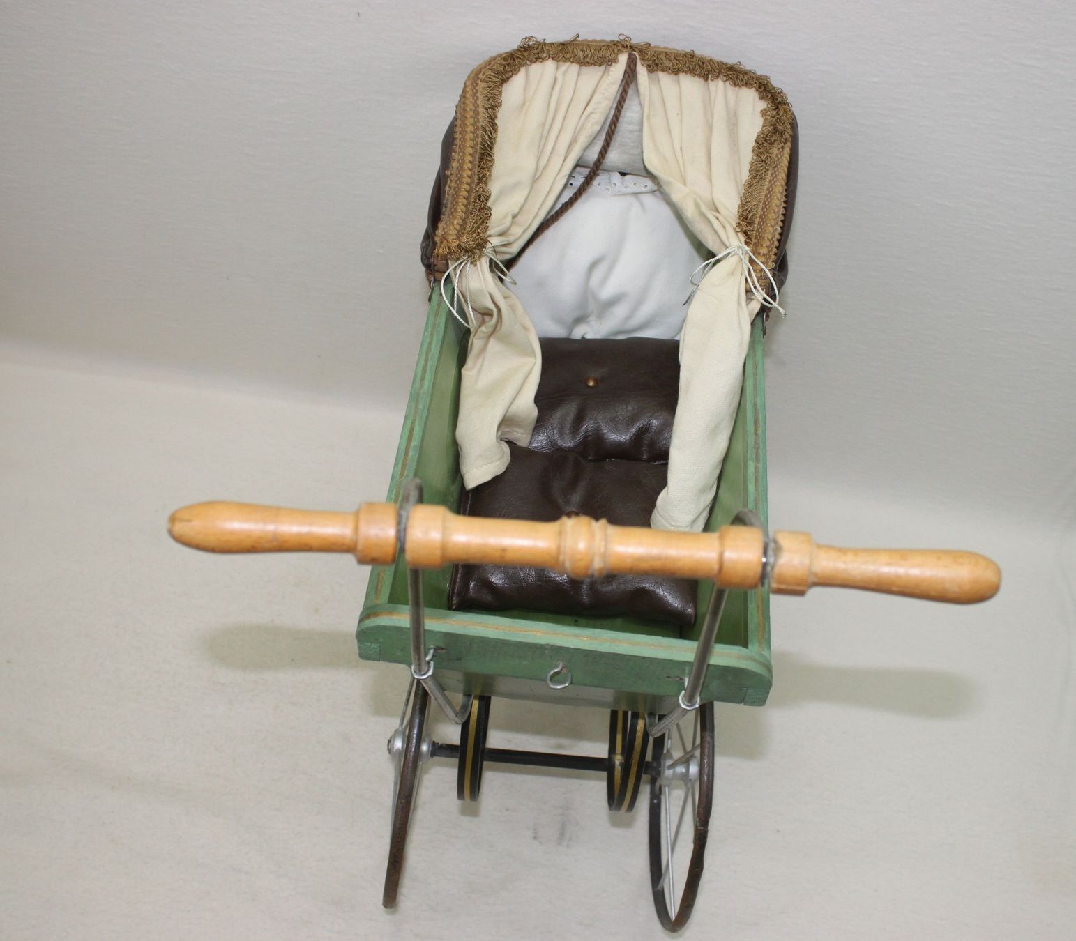 Puppenwagen: Antiker Puppenwagen Ca. um 1900 – Gebraucht aus Thun von Amye 4