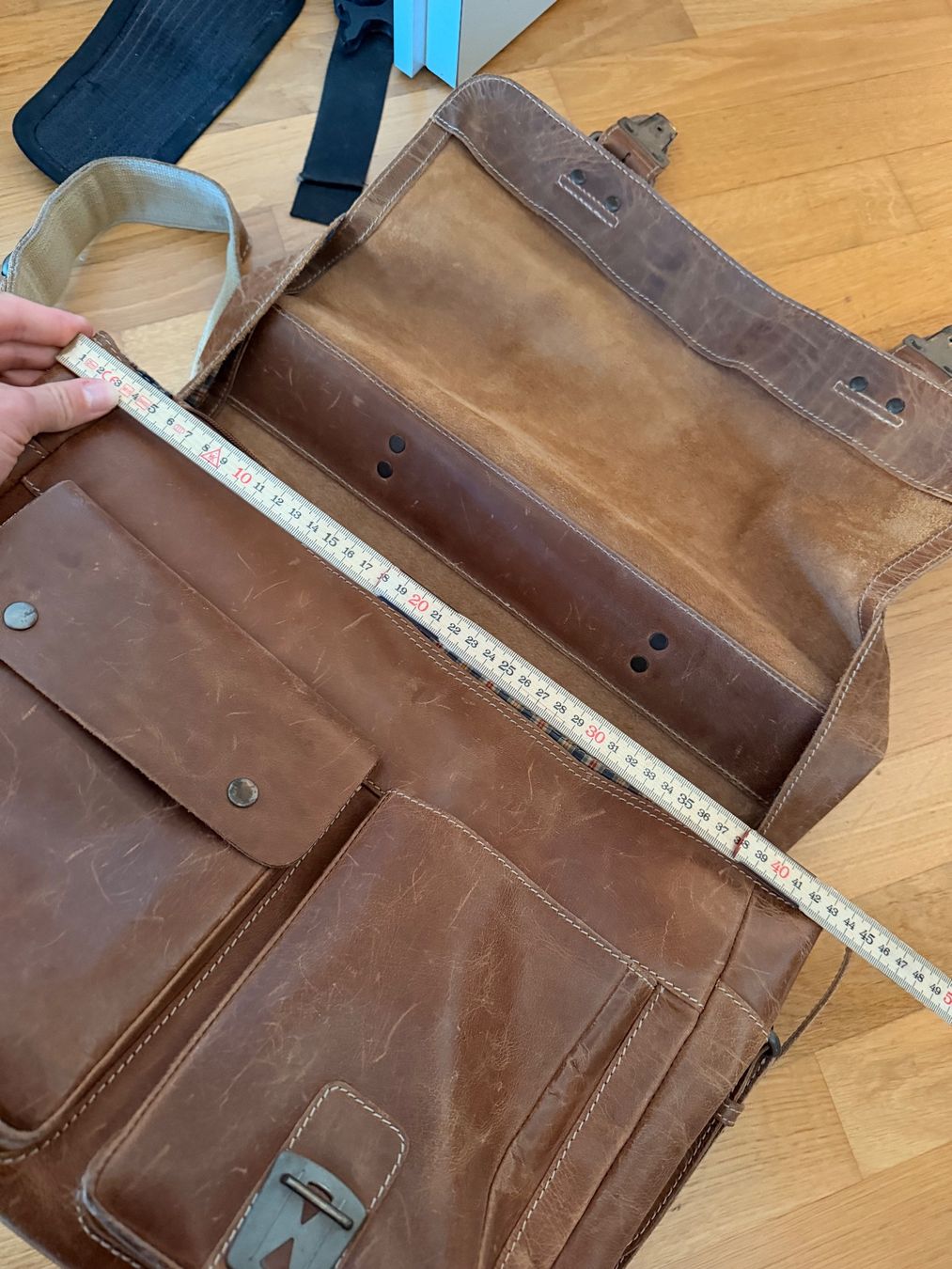 Aunts & Uncles Taschen: Leder Tasche von aunts & uncles aus Echtleder – Gebraucht aus Sursee von ste_zr96 9