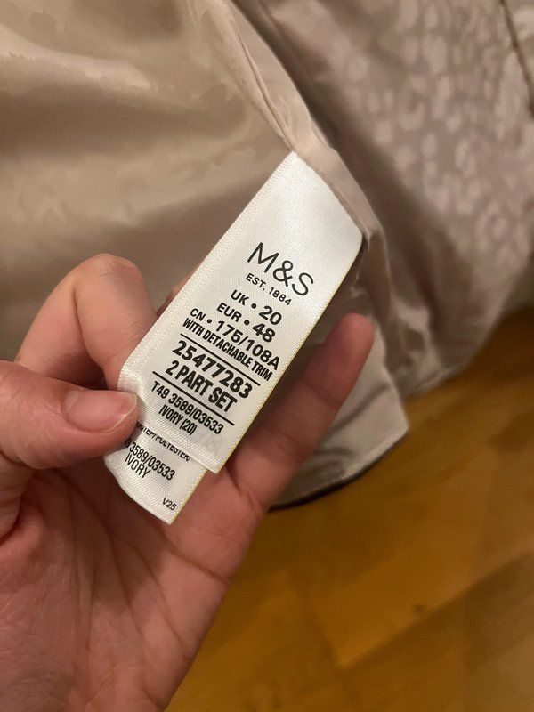 Vestes: M&S Winter Jacket with fur collar – D'occasion à Genève par toandfrom 6