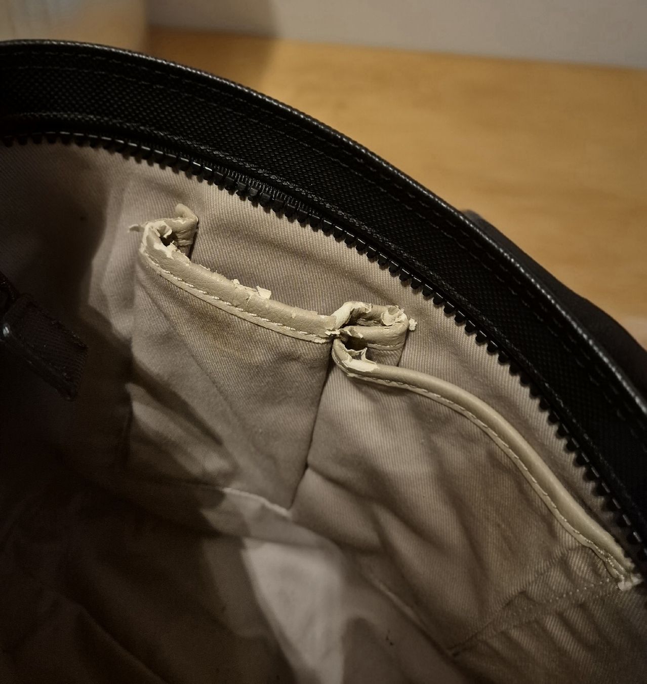 Lacoste Borse da donna: kleine Schwarze Lacoste Handtasche – Usato da Luzern venduto da bam_qr5p 3