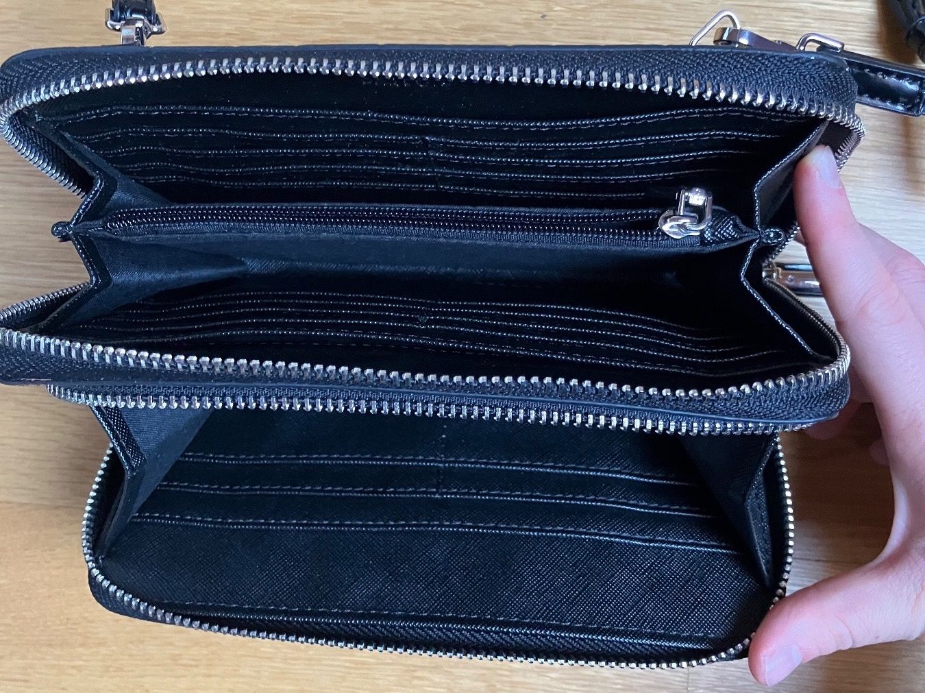 Taschen für Damen: schwarze Tasche – Gebraucht aus St. Gallen von andreav. 2