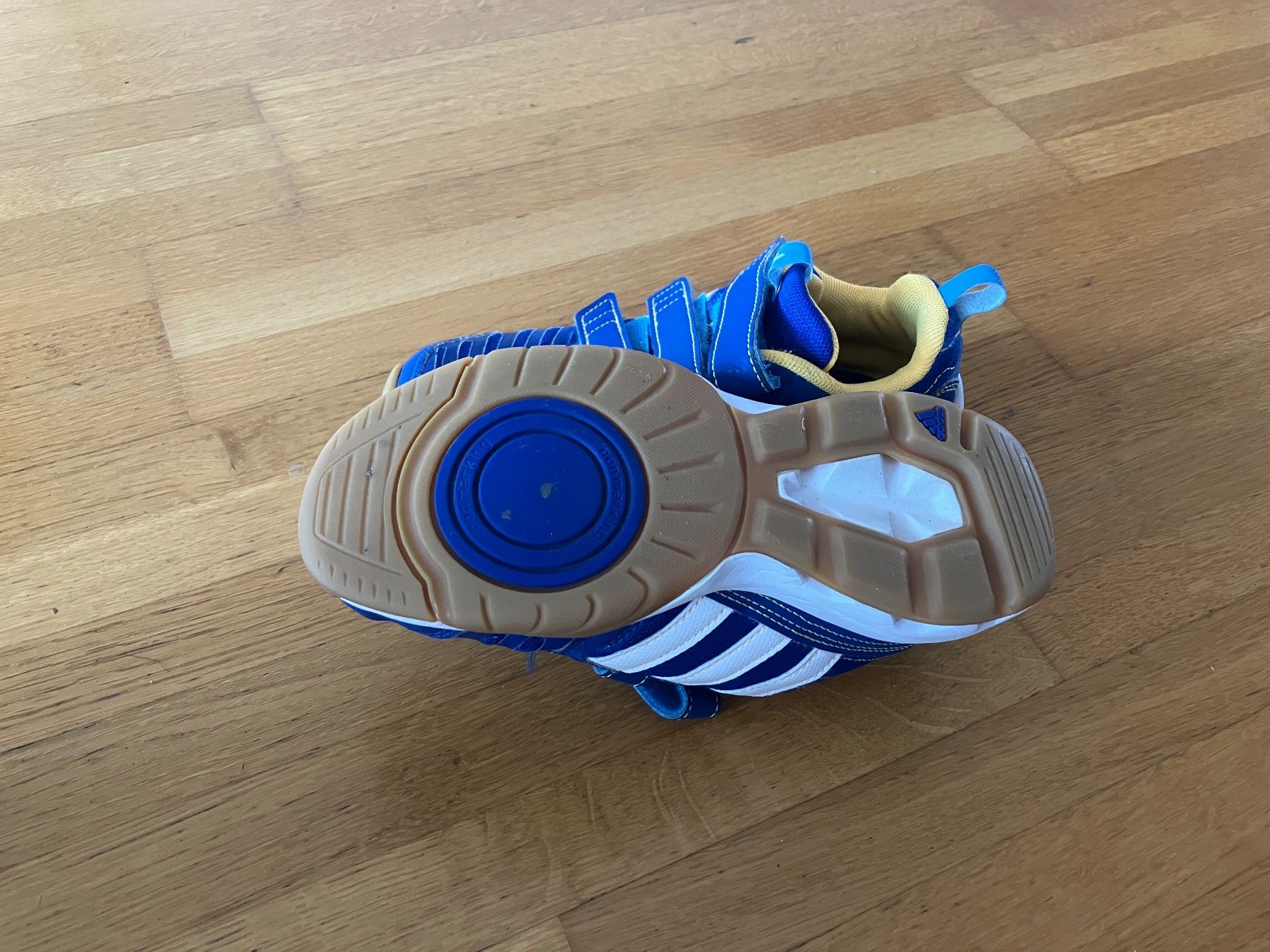 Adidas Chaussures garçon: adidas Turnschuh indoor Gr. 33 – D'occasion à Emmenbrücke par manusti 1