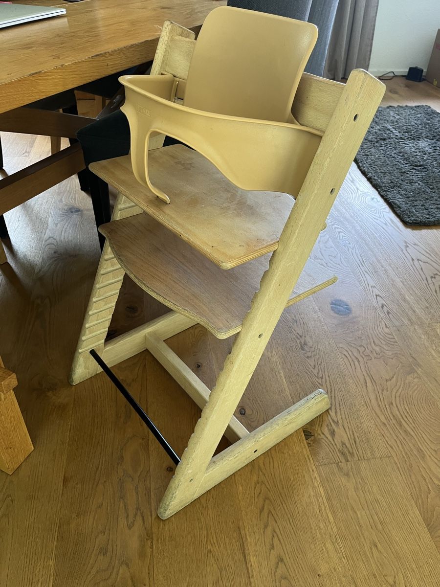 Stokke Chaises hautes: Stokke Tripp Trapp mit Babyset!! – D'occasion à Flaach par Auto6011