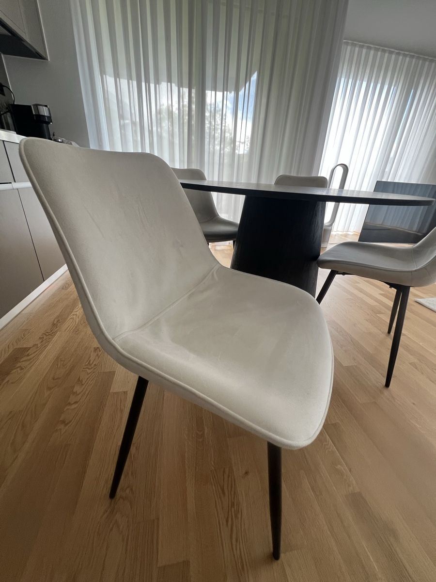 Set di tavolo e panche: Tisch mit 4 stühlen – Usato da Root venduto da Lebi777 1