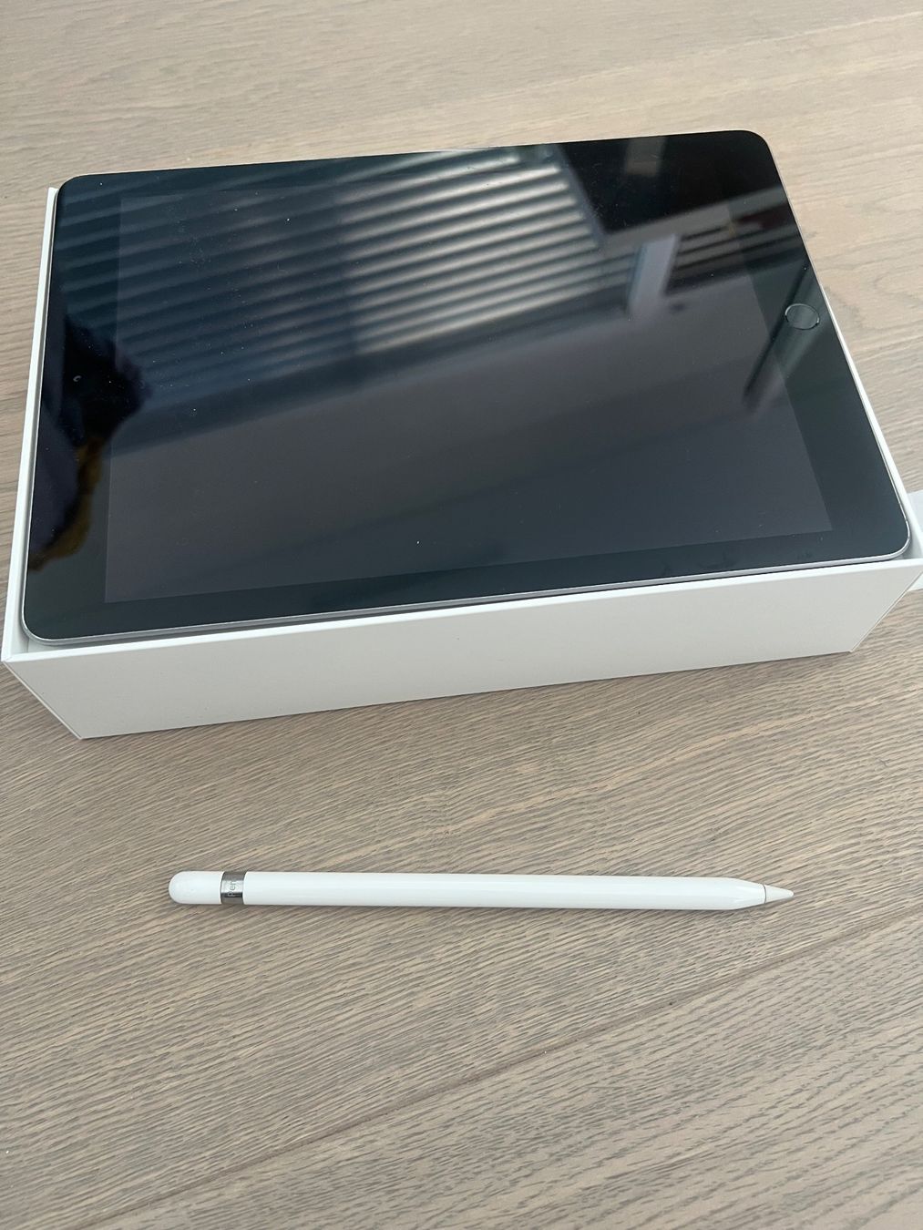 Apple Tablet PC: IPad 6th Generation Wi-Fi – Usato da Engelburg venduto da urs_fd8n