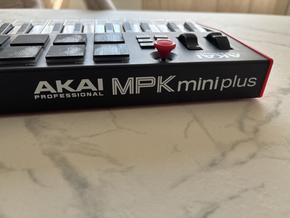 Akai Console di mixaggio: Akai MPK miniplus – Nuovo (secondo la descrizione) da Lömmenschwil venduto da tamara_cr 2