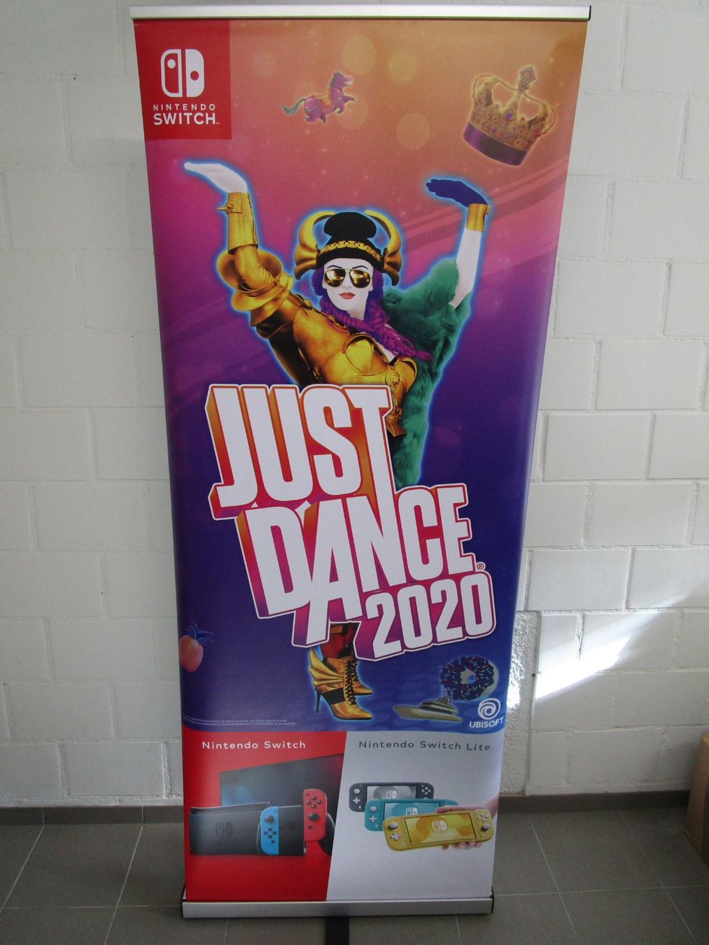 Giochi: Roll-Up Werbebanner Just Dance 2020 Nintendo Switch – Usato da Goldau venduto da agestuffer