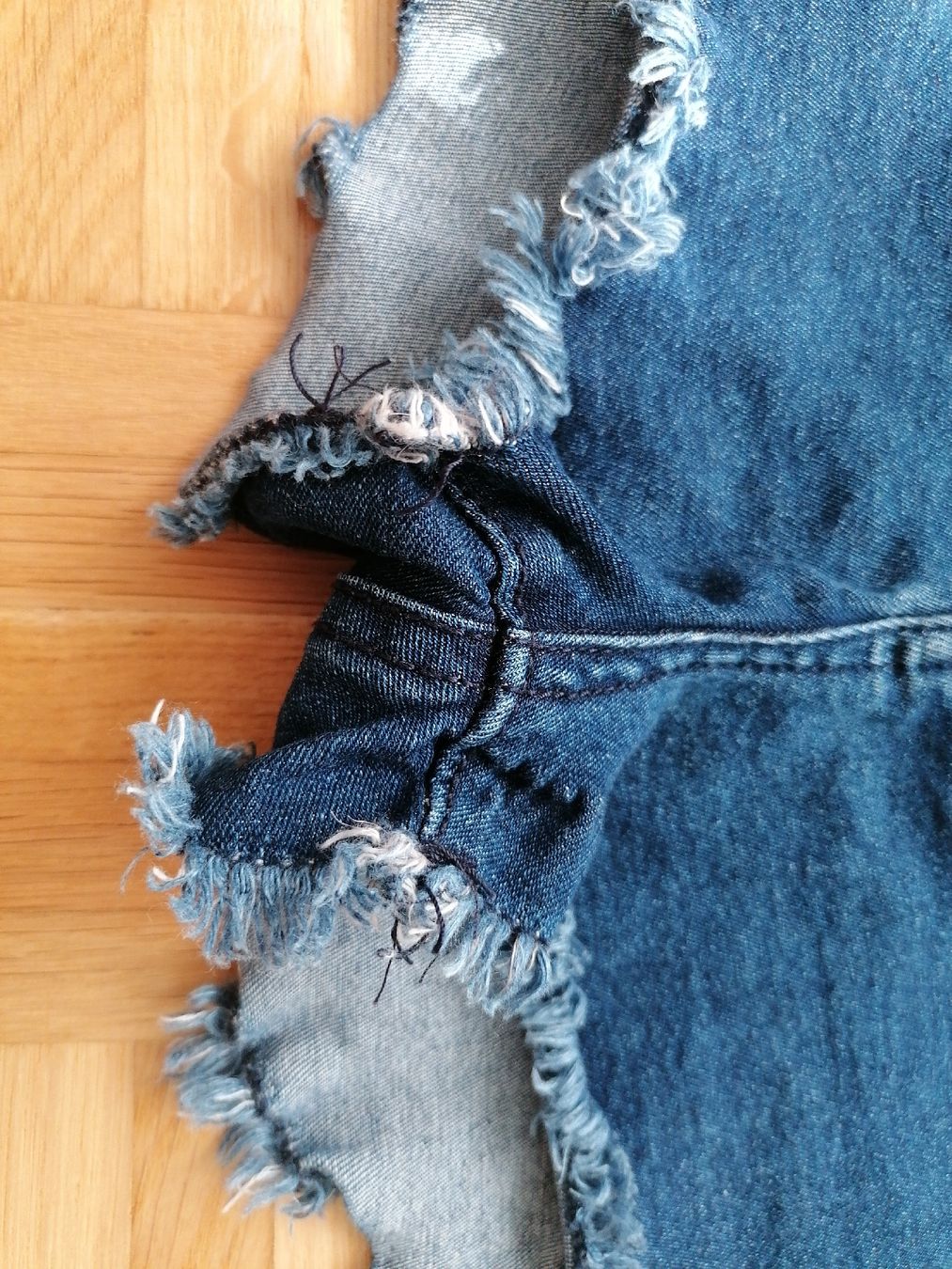 Bershka Hosen: Coole Destroyed Jeans Shorts Gr. 34 – Gebraucht aus Dübendorf von an_nk8z 2