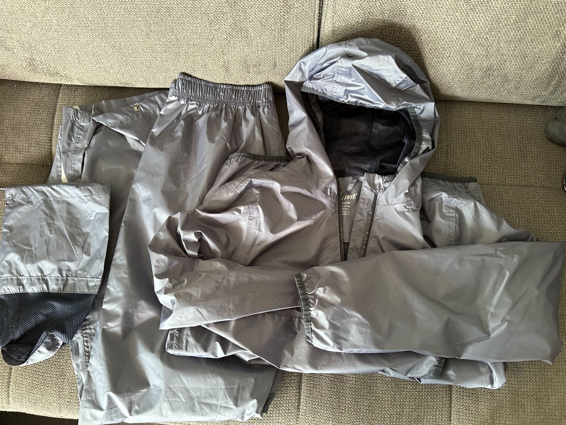 Lotti & Set di vestiti: Crivit Regenjacke mit Hose 158/164 – Usato da Boppelsen venduto da KASIBO