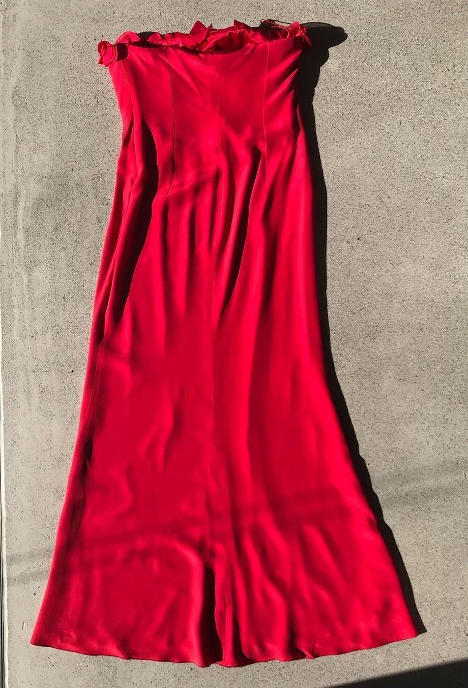 Valentino Vestiti: Rotes Valentino Kleid mit Nerzstola, machen Sie ein Angebot – Usato da Richterswil venduto da Solemare47Nicole 2