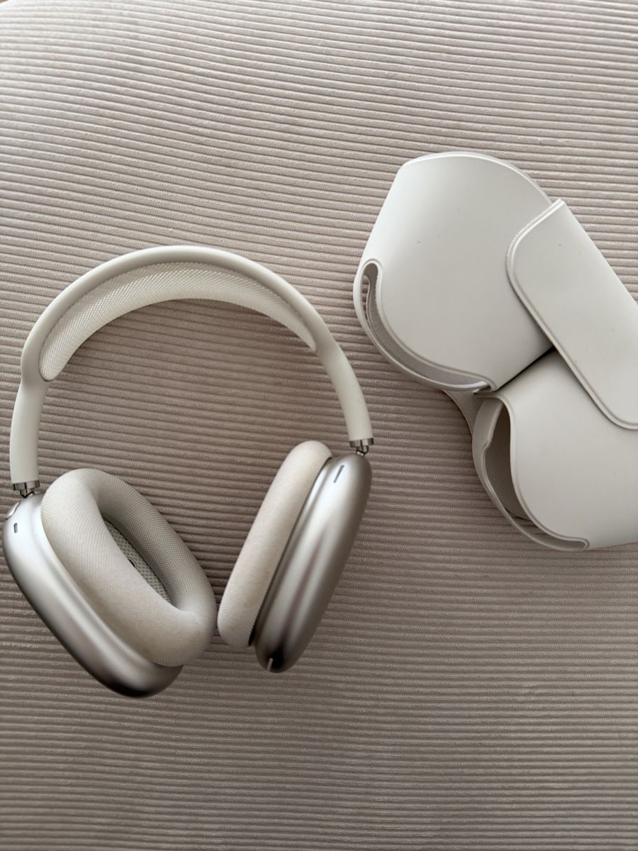 Apple Kopfhörer: Apple AirPods Max Kopfhörer  – Neu (gemäss Beschreibung) aus Biel/Bienne von meralyasar