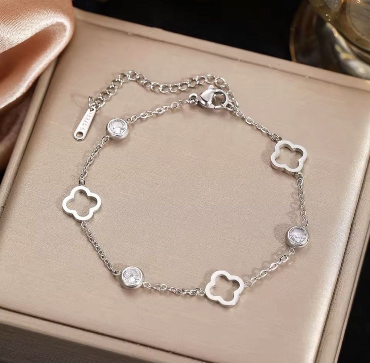 Armbänder & -reifen: Bracelet en acier inoxydable – Neu (gemäss Beschreibung) aus Châtel-St-Denis von Montclair_Swiss