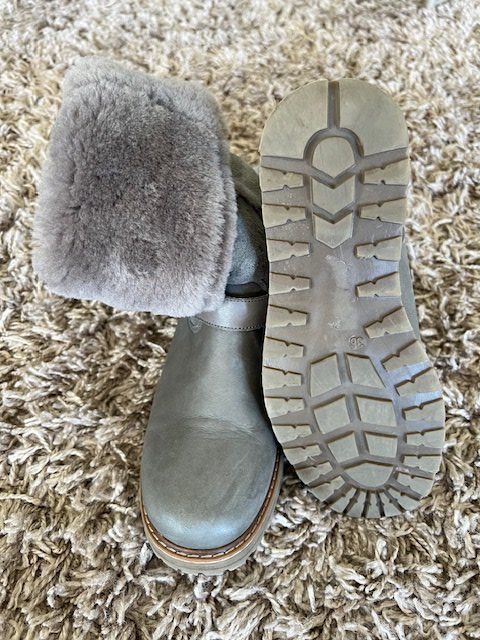 Schuhe für Mädchen: Lammfellstiefel clic, Grösse 36 – Neu (gemäss Beschreibung) aus Wangen b. Olten von Ticigirl0
